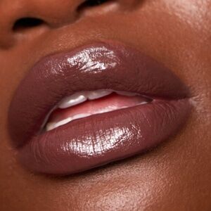 Huda Beauty "Amore" lipstick